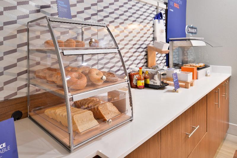 Holiday Inn Express - Early By Ihg Εξωτερικό φωτογραφία